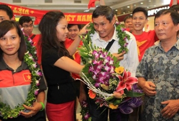 ĐT nữ Việt Nam được NHM chào đón như những “người hùng”