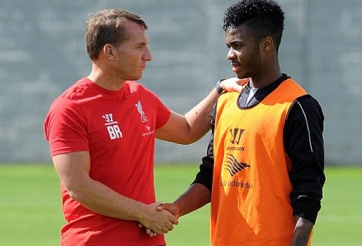 Sterling bất ngờ hoãn ký hợp đồng với Liverpool