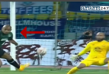 VIDEO: Cận cảnh cút sút vẹo cổ thành bàn ở Europa League