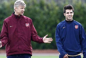 HLV Wenger tố học trò cũ Fabregas nói dối
