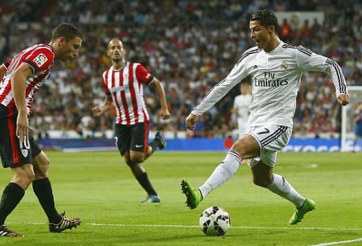 VIDEO: Cú hatrick đi vào lịch sử của Ronaldo