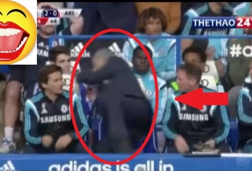 VIDEO: HLV Mourinho ''loạng choạng'' vì pha bỏ lỡ của Diego Costa