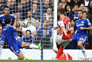 Arsenal mất oan một quả penalty vì trọng tài