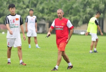 VIDEO: U19 Việt Nam tập chống bóng bổng trước trận gặp U19 Hàn Quốc