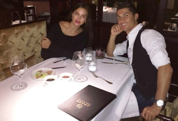 Ronaldo mời bạn gái ăn tối mừng hat-trick