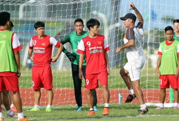 Bóng bổng là bài tập chủ đạo của U19 Việt Nam