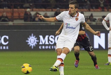 AS Roma ra giá bán Kevin Strootman cho Man Utd