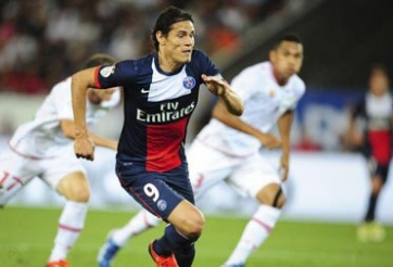 HLV Wenger công khai thừa nhận thích Cavani