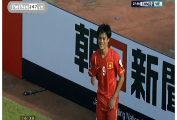 VIDEO: Phút 28, Cột dọc từ chối bàn thắng của Văn Toàn