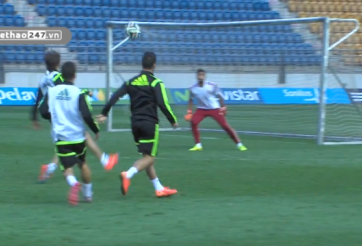 VIDEO: Isco lập siêu phẩm lốp bóng trên sân tập