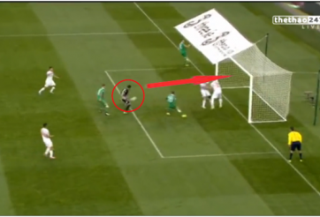 VIDEO: Pha phản lưới hài hước có 1 không 2 ở vòng loại Euro 2016