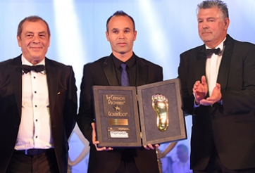 Iniesta xuất sắc vượt qua Ronaldo, Rooney…