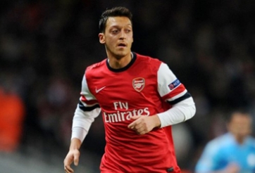 Ozil dùng Twitter nói về tin đồn chia tay Arsenal