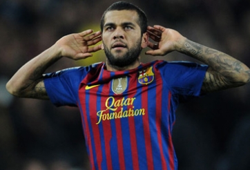 Dani Alves sẵn sàng đến Premier Legaue sớm hơn dự kiến