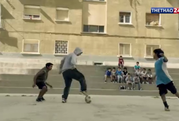 VIDEO: 1 mình Messi chấp 3 'siêu sao nhí' trên sân phủi