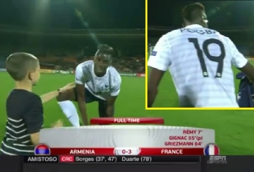 VIDEO: Fan nhí từ chối nhận ...quần của Paul Pogba