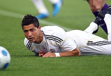 VIDEO: 3 pha ăn vạ đáng xấu hổ của Ronaldo, Neymar và Diego Costa