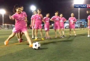 VIDEO hài hước: Khi các hot girls lần đầu ...đi đá bóng nhân dịp 20-10