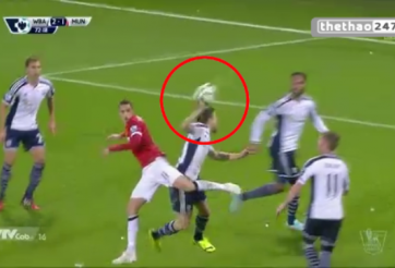 VIDEO: Phút 73, Trọng tài từ chối penalty cho MU (West Brom 2-1 Man Utd)