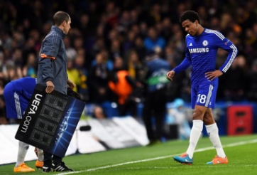 Chelsea trả giá đắt sau chiến thắng hủy diệt