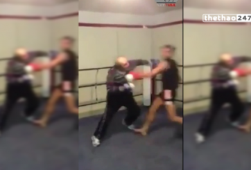 VIDEO: Cụ ông 70 tuổi hạ đo ván võ sỹ trẻ trên sàn đấu