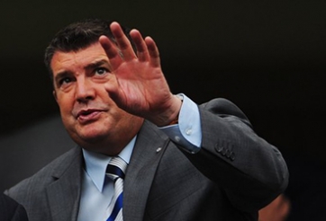 Sếp lớn Chelsea bất ngờ từ chức