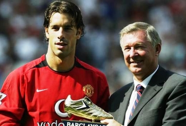 Van Nistelrooy từng khốn đốn vì đổi áo như Balotelli