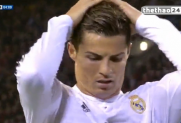 VIDEO: Pha bỏ lỡ khó tin khiến Ronaldo lỡ hẹn với kỷ lục ghi bàn ở Cúp C1