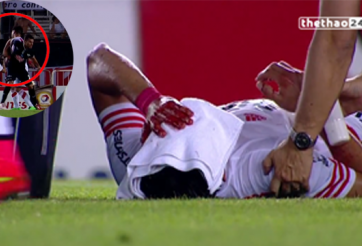 VIDEO: Pha cùi chỏ khiến đối thủ đo ván ngay trên sân