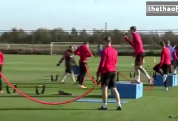 VIDEO: Bài tập nặng bất ngờ của HLV Van Gaal dành cho các cầu thủ Man Utd