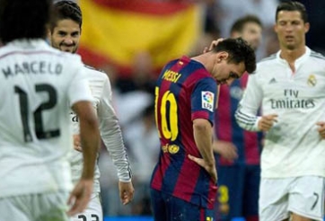 Ronaldo nháy mắt cố tình khiêu khích Messi