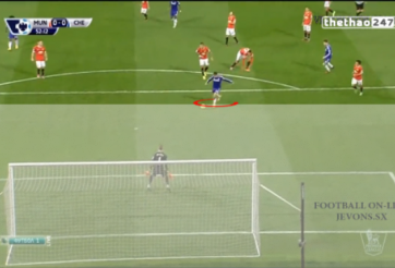 VIDEO: Pha cứu thua không tưởng của De Gea khi đối mặt Hazard