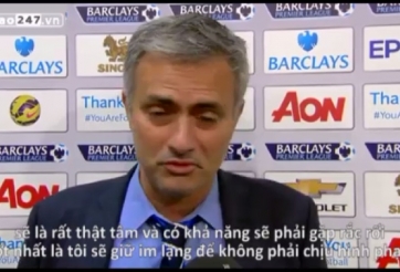 VIDEO: Mourinho hậm hực nhưng không dám lên tiếng vì sợ gặp rắc rối