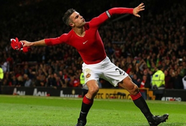 Cứu rỗi M.U, Van Persie vẫn bị Van Gaal chỉ trích 'ngu ngốc'