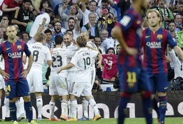 Van Gaal sốc khi cầu thủ MU chăm chú xem Siêu kinh điển