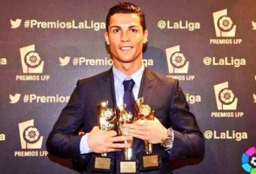 Ronaldo nói gì sau khi nhận hat-trick giải thưởng?