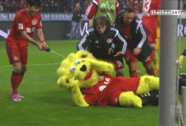 VIDEO: Màn ăn mừng bàn thắng hài hước của cầu thủ Leverkusen