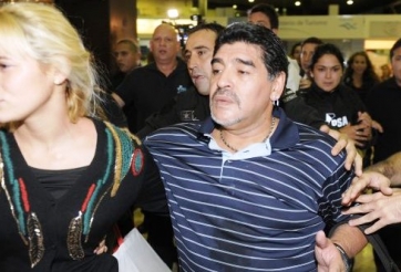 Lộ video 'Cậu bé vàng' Maradona đánh bồ trẻ