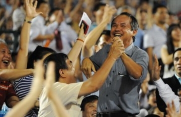 Bầu Đức vỡ òa khi 'gà nòi' lền đầu lên đỉnh vinh quang