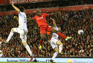 Balotelli ghi bàn giúp Liverpool ngược dòng đánh bại Swansea
