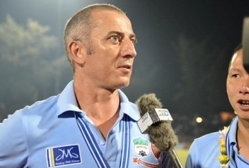 HLV Guillaume Graechen gửi tặng chức vô địch đầu tiên cho NHM