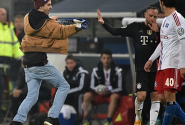 Ribery ăn tát ngay trên sân bóng