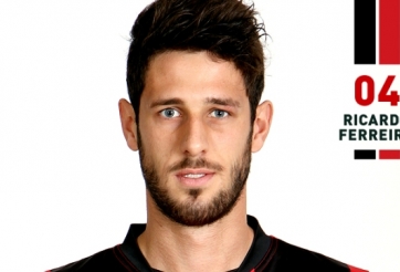 Treo giò 50 năm vì sút bóng vào mặt trọng tài