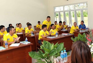 HLV Graechen tích cực học bằng HLV để dự V-League