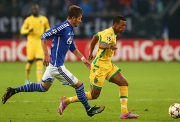 Luis Nani phớt lờ lời đề nghị của HLV Van Gaal