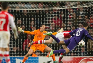 VIDEO bàn thắng: Arsenal 3-3 Anderlecht -Cầm vàng còn để vàng rơi
