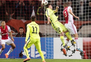 Ajax 0-2 Barca: Messi san bằng kỉ lục của Raul