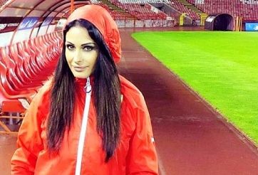 Nữ MC bị mời khỏi sân vì quá xinh đẹp