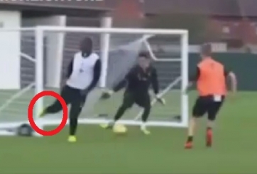 VIDEO: Siêu phẩm đánh gót làm bàn ảo diệu của Balotelli