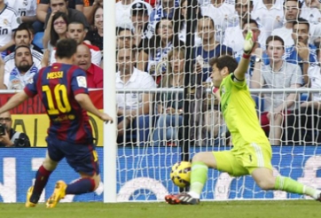 Iker Casillas: Từ la ó đến những tràng pháo tay